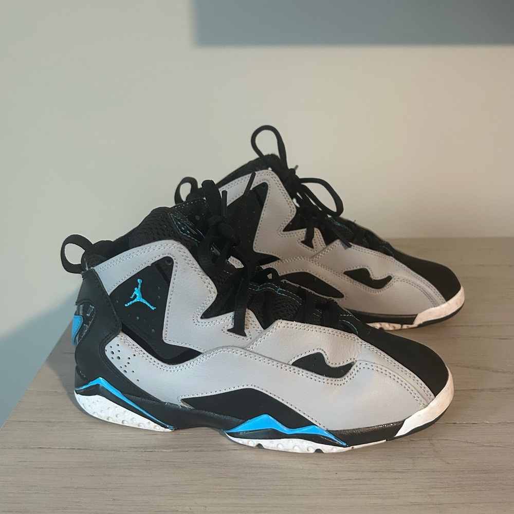 Jordan Grade School True Flight BP Size 3Y